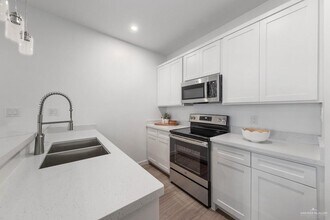 11 W Ruben M Torres Sr Blvd in Brownsville, TX - Building Photo - Building Photo