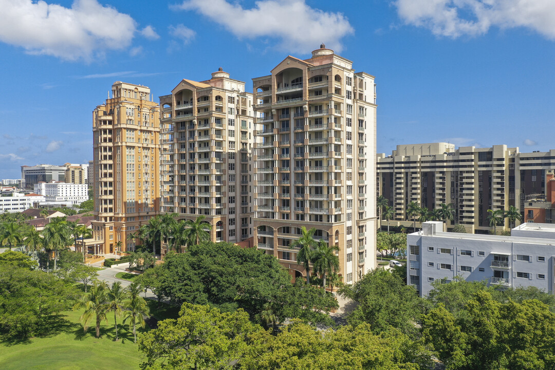 Gables on the Green in Coral Gables, FL - Building Photo