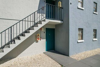 7010 NW 179th St in Hialeah, FL - Building Photo - Building Photo