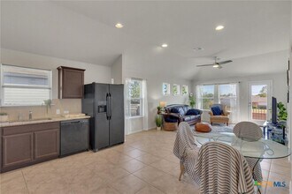 425 Spiny Lizard Ln in San Marcos, TX - Building Photo - Building Photo