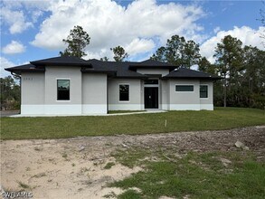2863 52nd Ave NE in Naples, FL - Building Photo - Building Photo