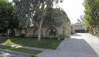 120 W Olive Ave in La Habra, CA - Foto de edificio - Building Photo