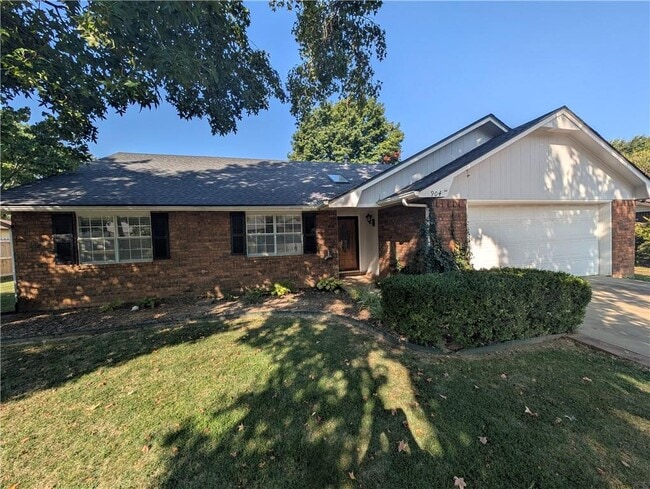property at 904 N Cardinal Dr