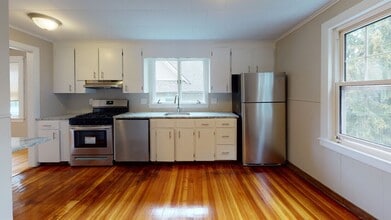 56 Montfern Ave, Unit 22 in Boston, MA - Foto de edificio - Building Photo