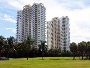 1745 E Hallandale Beach Blvd, Unit 1404 in Hallandale Beach, FL - Building Photo - Building Photo