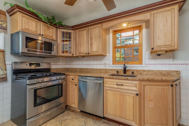 1553 Salem Hills Dr in St. Louis, MO - Foto de edificio - Building Photo