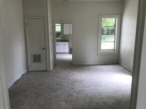 5823 Paris Ave in Jacksonville, FL - Building Photo - Building Photo