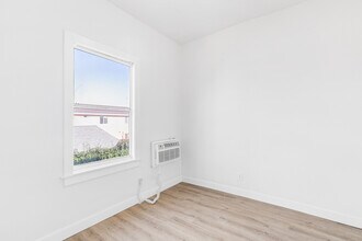 1618 E Vernon Ave, Unit 1618 in Los Angeles, CA - Foto de edificio - Building Photo