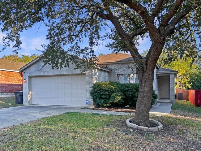 6422 Kestrel Ln in San Antonio, TX - Building Photo - Building Photo