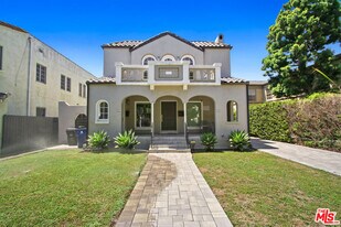 807 Croft Ave in Los Angeles, CA - Building Photo