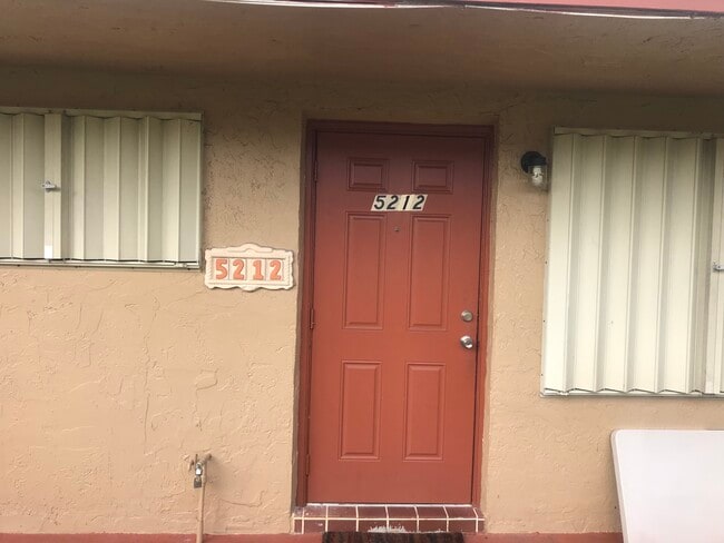 5210 NW 22nd St, Unit #5212 in Lauderhill, FL - Building Photo - Building Photo