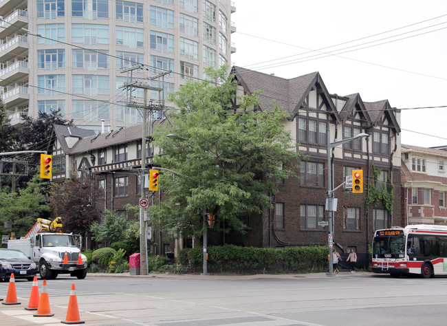 340 Spadina Rd in Toronto, ON - Building Photo - Primary Photo