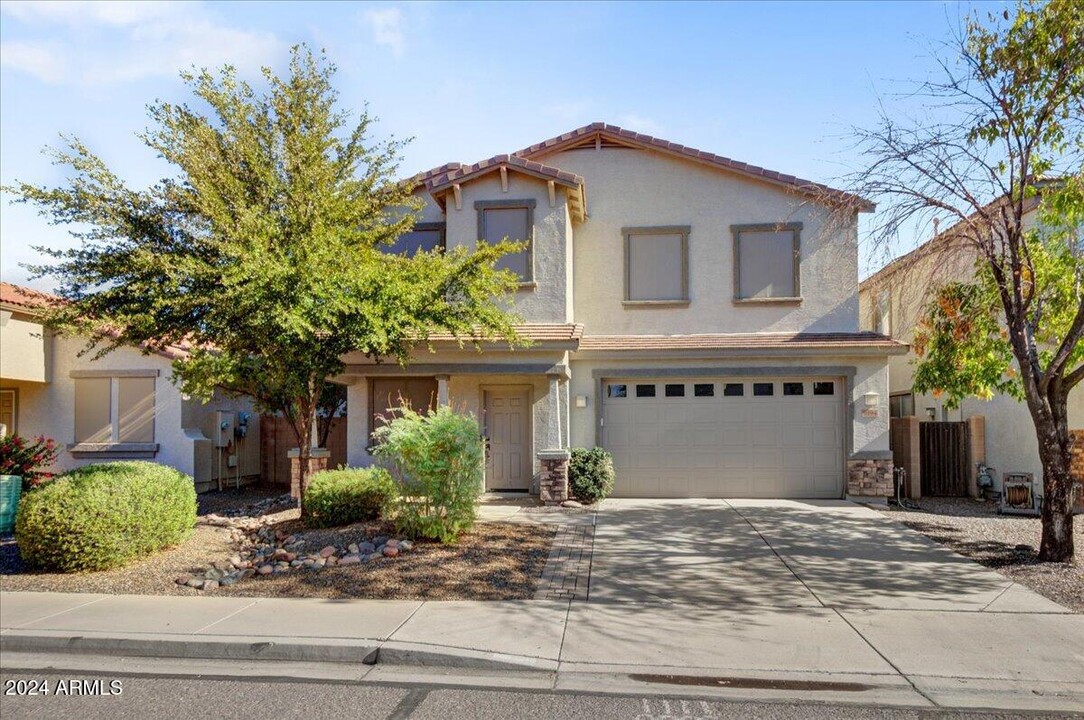 1094 E Coyote Creek Way in Queen Creek, AZ - Foto de edificio