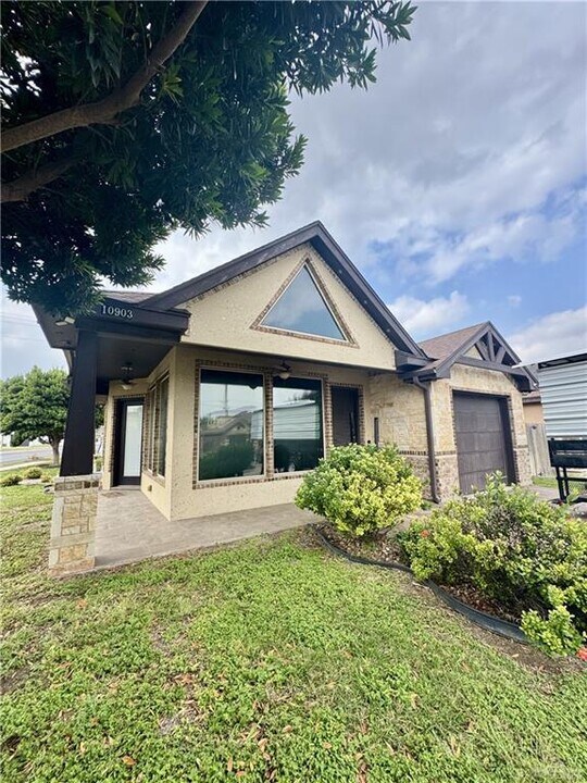 19 N 29th St in McAllen, TX - Building Photo