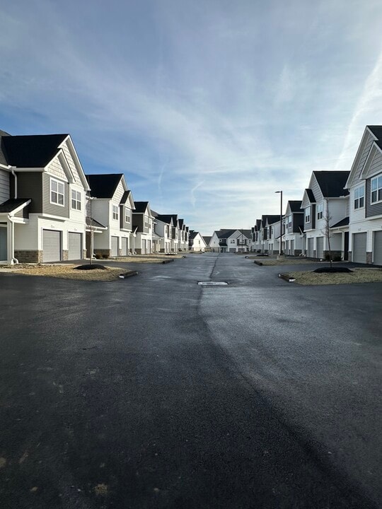 Brynn Mar Crossing - Brand New Townhomes in Pataskala, OH - Foto de edificio