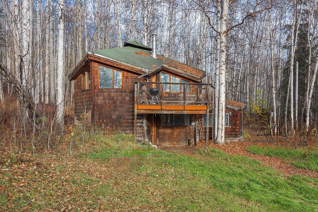 296 E Birch Hill Rd in Fairbanks, AK - Building Photo