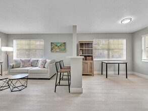 318 Walnut St in Hollywood, FL - Building Photo - Building Photo