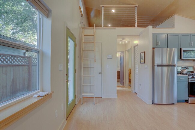 204 NE 5th St in Bend, OR - Building Photo - Building Photo