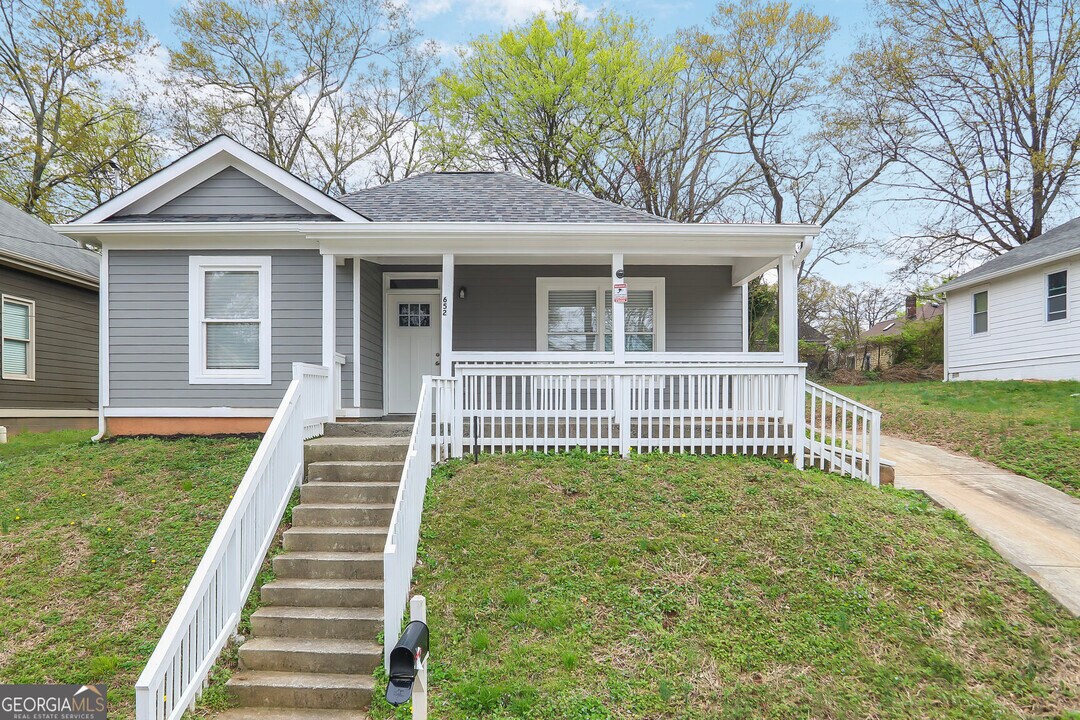 652 Hugh St SW in Atlanta, GA - Building Photo