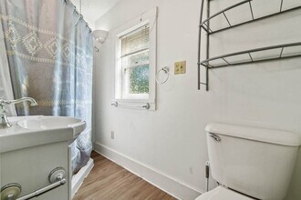 904 Clay St in Cedar Falls, IA - Building Photo - Building Photo