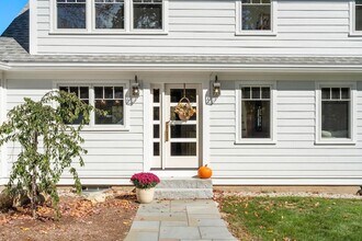 335 Central Rd in Rye, NH - Foto de edificio - Building Photo