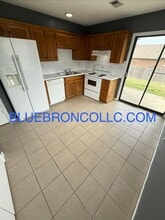 201 Sky Vue Dr in Raymore, MO - Building Photo - Building Photo