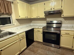 309 High Path Rd in Windsor, CT - Building Photo - Building Photo