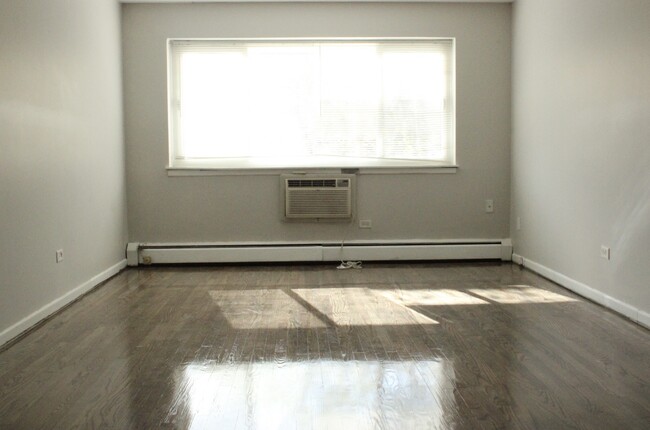 6619 N Sheridan Rd, Unit 302 in Chicago, IL - Building Photo - Building Photo