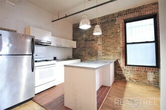 337 Kent Ave in Brooklyn, NY - Building Photo - Building Photo