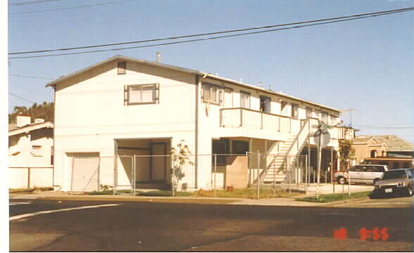 1731 Roosevelt Ave in Richmond, CA - Foto de edificio - Building Photo