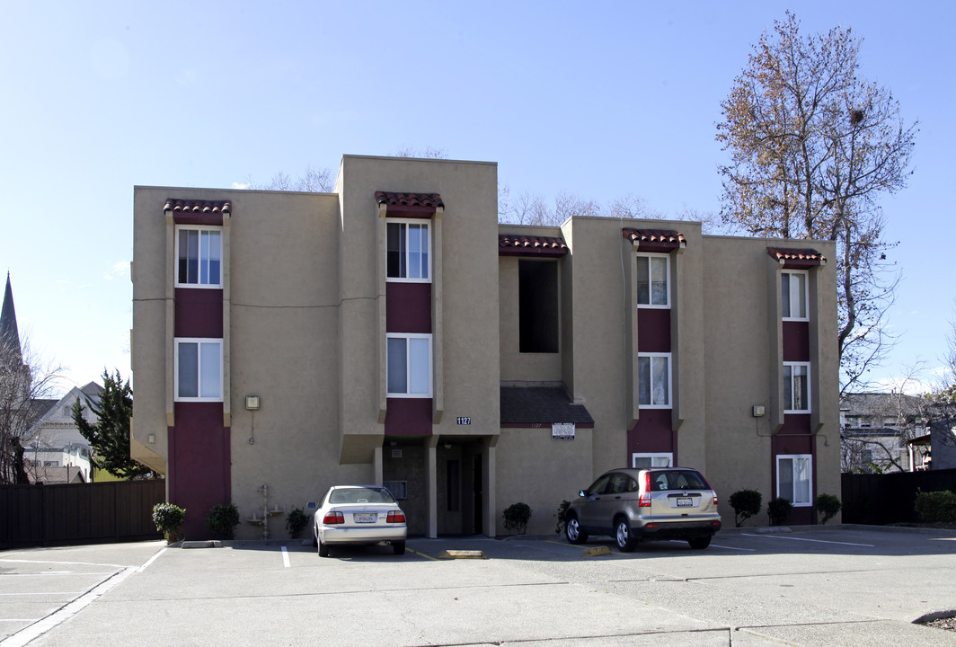 1127 Foothill Blvd in Oakland, CA - Building Photo