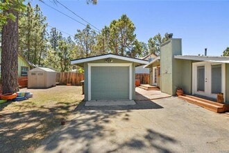 236 Mountain Ln in Big Bear, CA - Foto de edificio - Building Photo