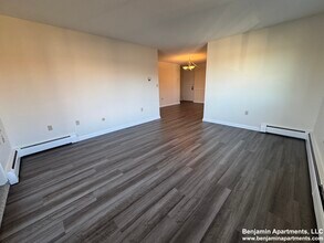 375 Massachusetts Ave, Unit 49 in Arlington, MA - Foto de edificio - Building Photo