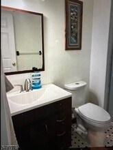 10 Leahy Ct in Franklin Township, NJ - Building Photo - Building Photo