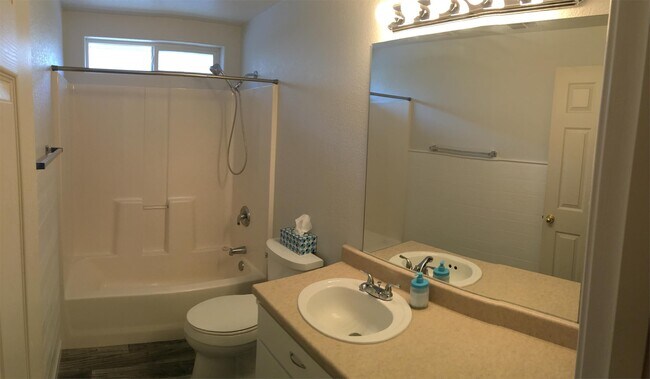 436 Crystal Dr photo'