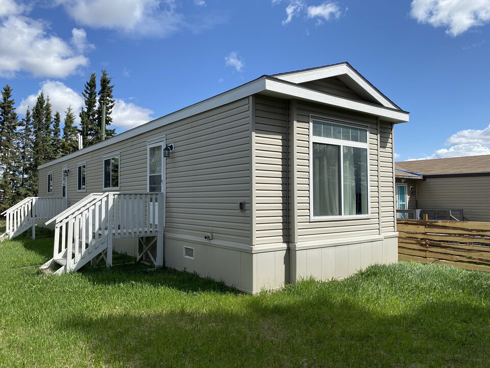 920-121 121 Ave in Dawson Creek, BC - Building Photo