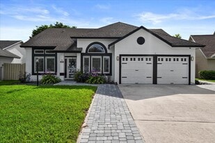 1560 Yachtman Pl in Wellington, FL - Building Photo