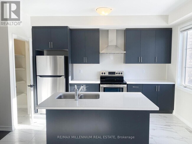 30 Vestry Wy in Brampton, ON - Building Photo - Building Photo