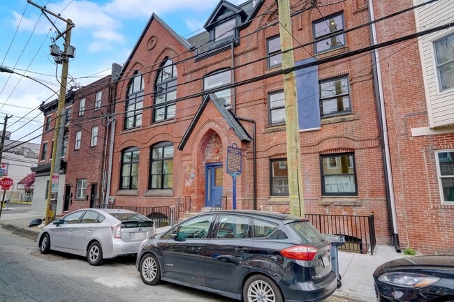 property at 620 S 8th St