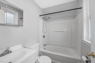 16 Epping St in Lowell, MA - Building Photo - Building Photo