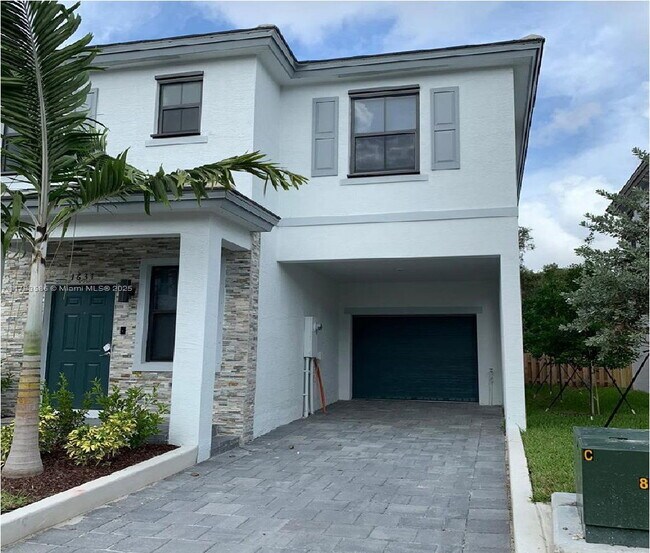 property at 1631 SW 28th St