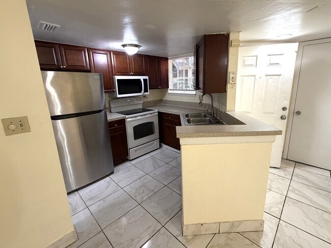 1932 Lake Atriums Cir in Orlando, FL - Building Photo - Building Photo