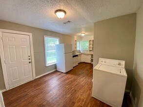 6710 Petain Ave in Dallas, TX - Building Photo - Building Photo