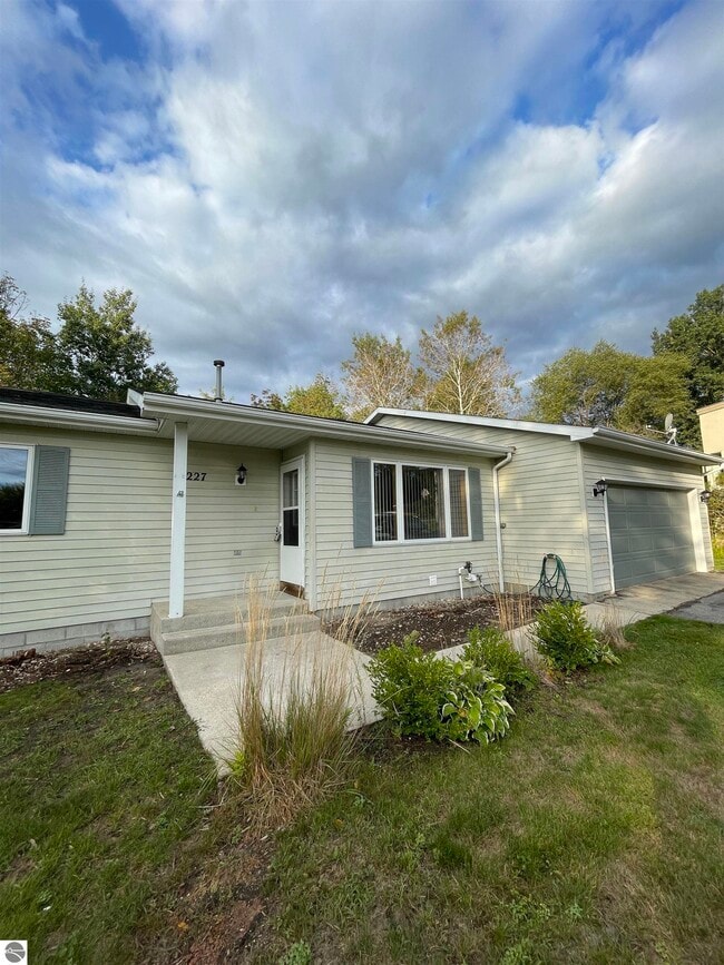 property at 4227 Summerhill Rd