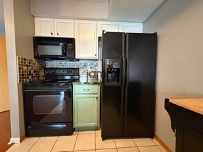 7709 Brandywine Creek Dr in Northfield, OH - Building Photo - Building Photo