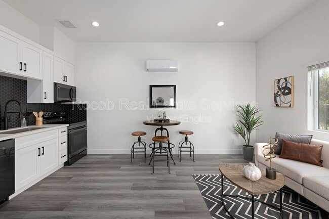 1710 Hanford Dr in San Diego, CA - Building Photo - Building Photo