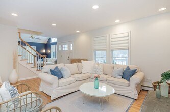 27 Tanners Neck Ln in Westhampton, NY - Building Photo - Building Photo