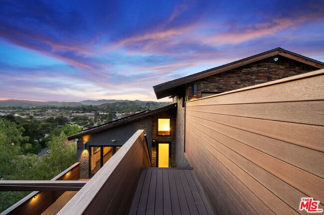 28207 Laura La Plante Dr in Agoura Hills, CA - Building Photo - Building Photo