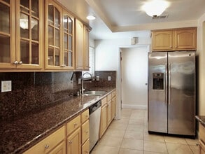 1367 Oslo Ln in San Jose, CA - Foto de edificio - Building Photo