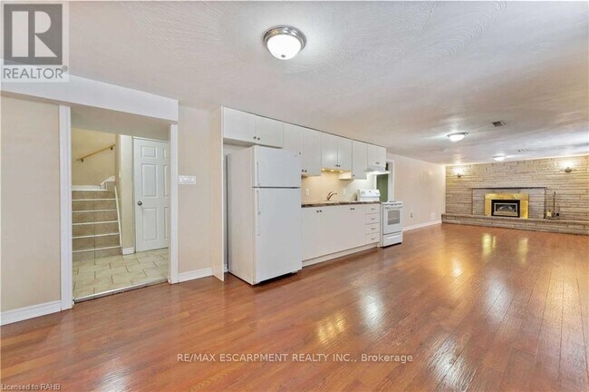 property at 864 Upper Ottawa St